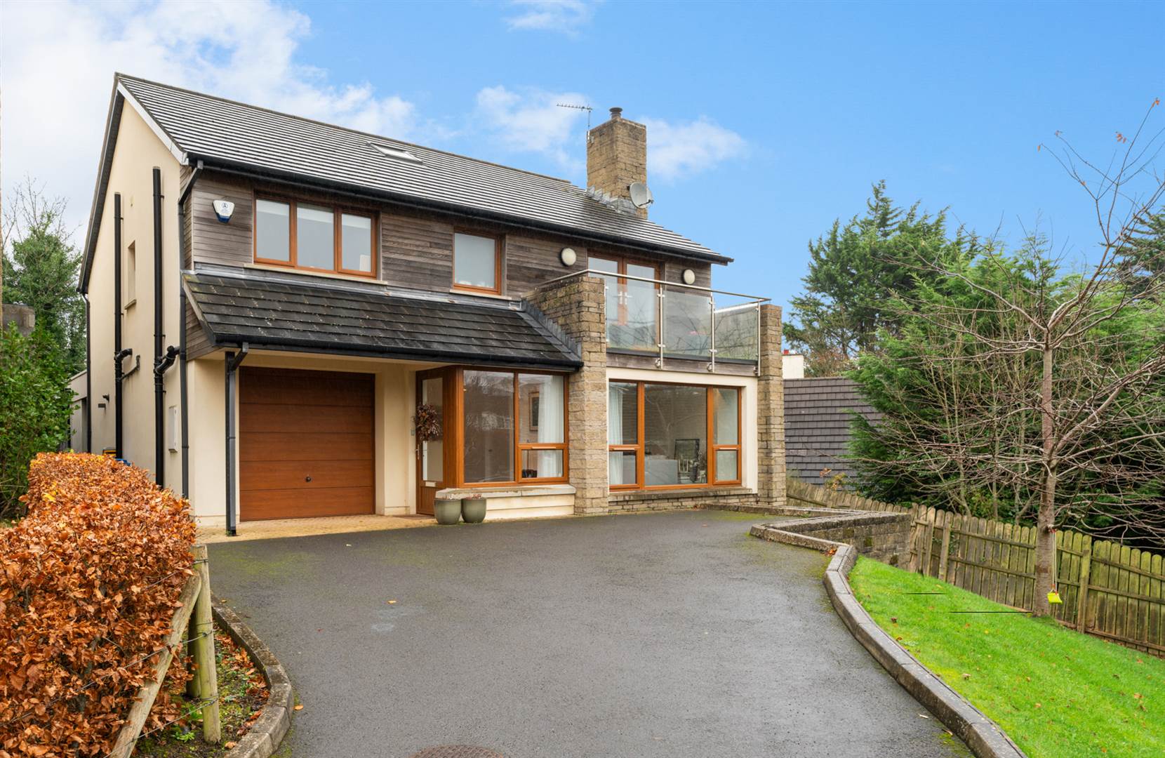 Detached Property in Holywood